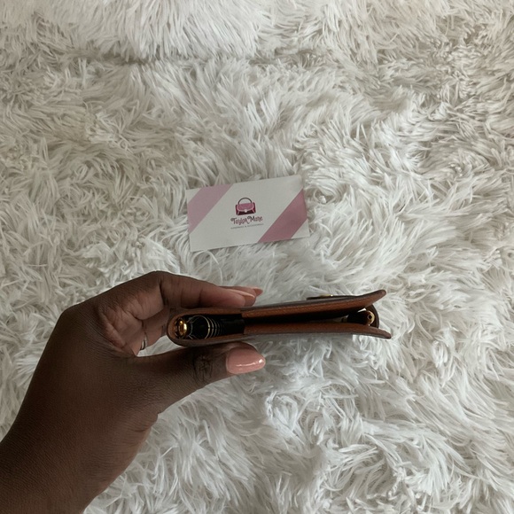 Authentic Louis Vuitton Agenda with Authentic Pen - Picture 5 of 10